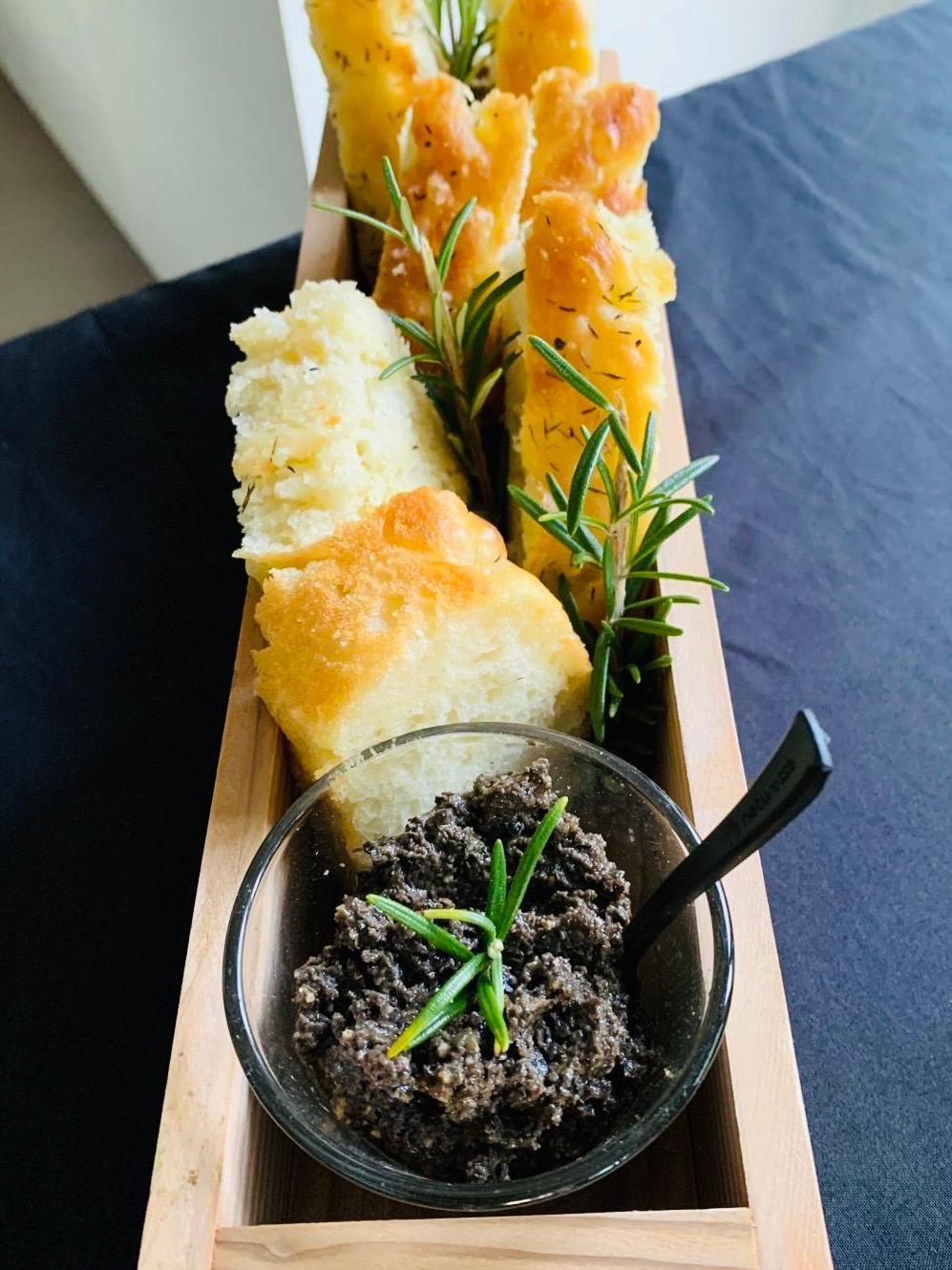 focaccia-tapenade